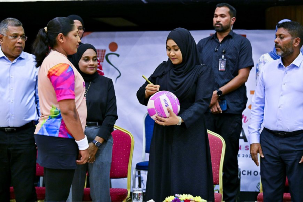 މެޑަމް ސާޖިދާ، "ބީއެމްއެލް ރާއްޖެ ޖޫނިއަރ ޗެމްޕިއަންޝިޕް" ހުޅުވުމުގެ ރަސްމިއްޔާތު ޝަރަފުވެރިކޮށްދެއްވައިފި