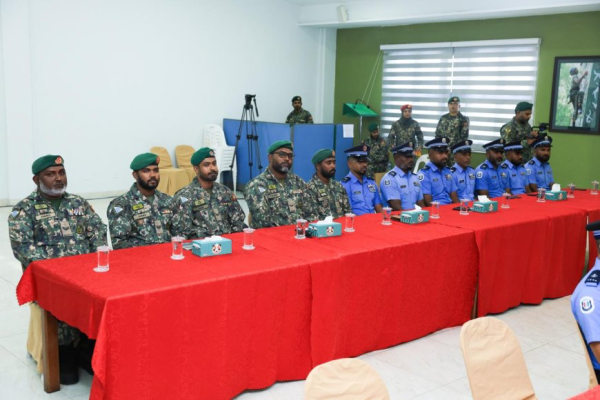 ވ. އަތޮޅުގައި ހިންގި ޑައިވިން އޮޕަރޭޝަންގައި ބައިވެރިވި ސިފައިންނާއި ފުލުހުންގެ އަގު ރައީސް ވަޒަންކުރައްވައިފި